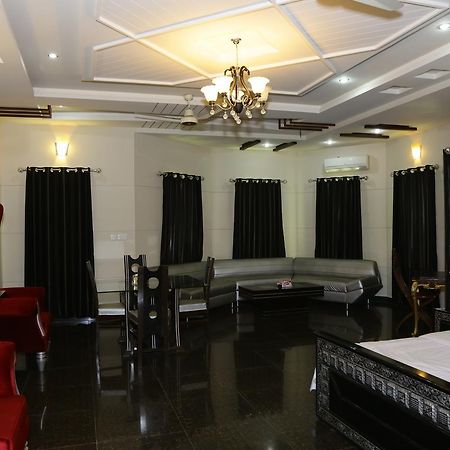 Midway Hotel & Restaurant Sadiqabad Zewnętrze zdjęcie