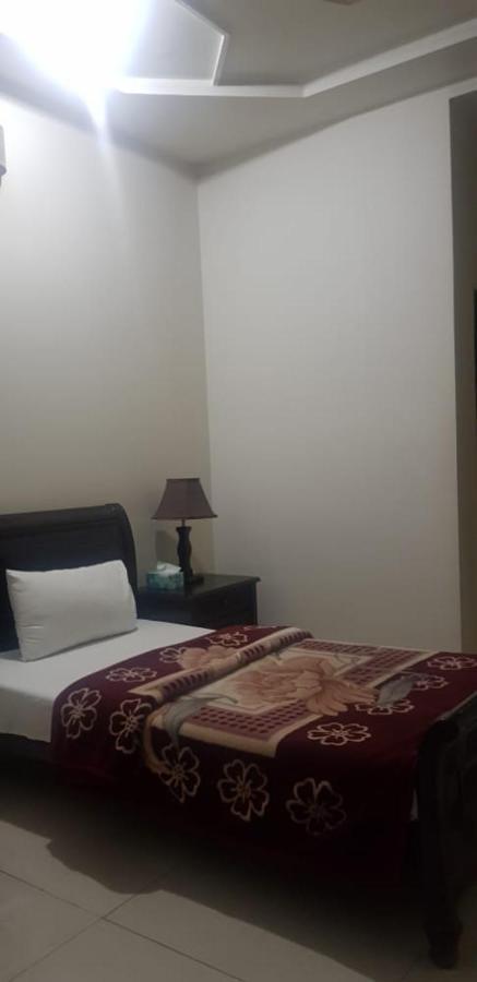 Midway Hotel & Restaurant Sadiqabad Zewnętrze zdjęcie