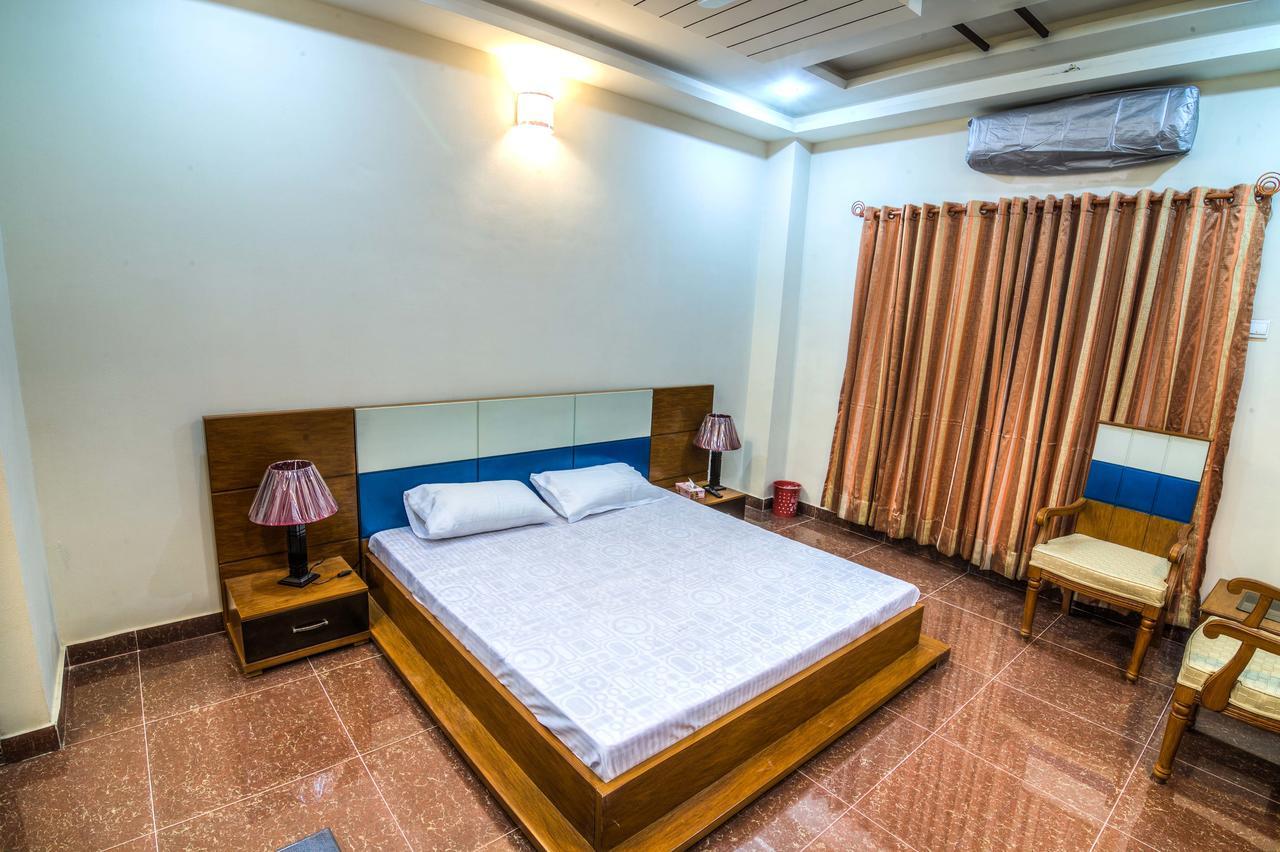Midway Hotel & Restaurant Sadiqabad Zewnętrze zdjęcie