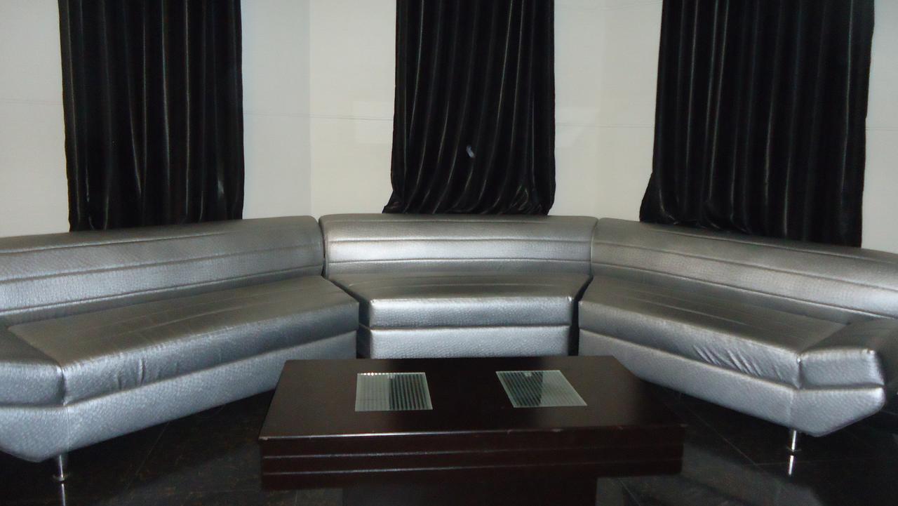 Midway Hotel & Restaurant Sadiqabad Zewnętrze zdjęcie