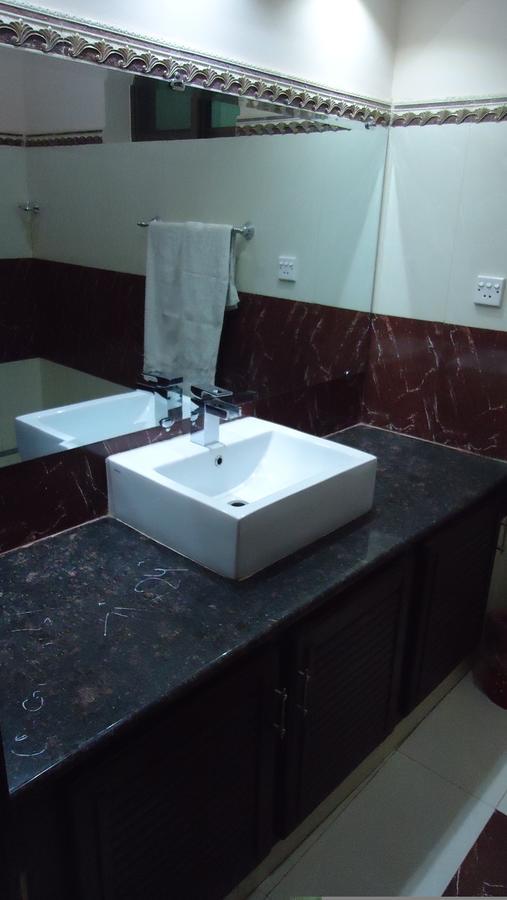 Midway Hotel & Restaurant Sadiqabad Zewnętrze zdjęcie