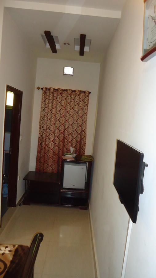 Midway Hotel & Restaurant Sadiqabad Zewnętrze zdjęcie