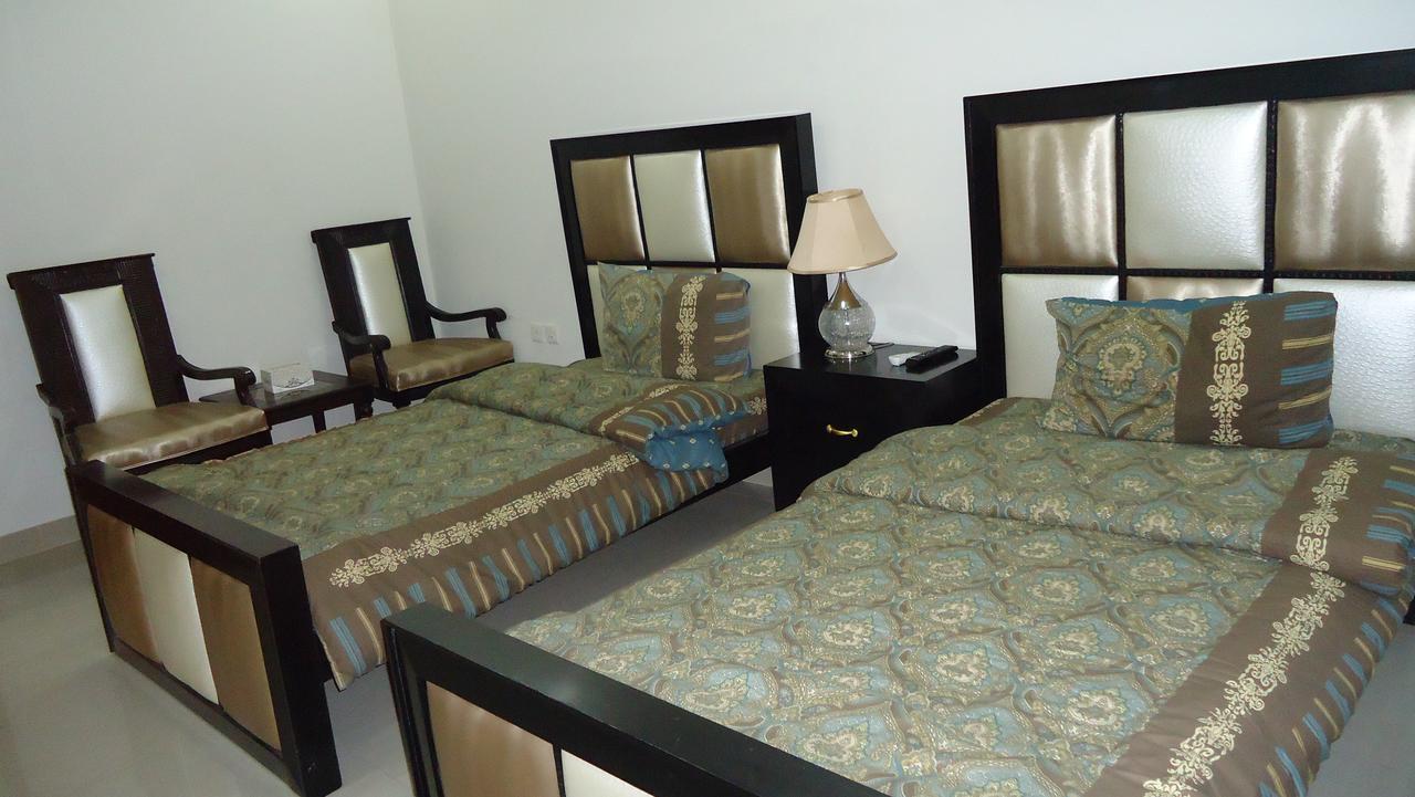 Midway Hotel & Restaurant Sadiqabad Zewnętrze zdjęcie