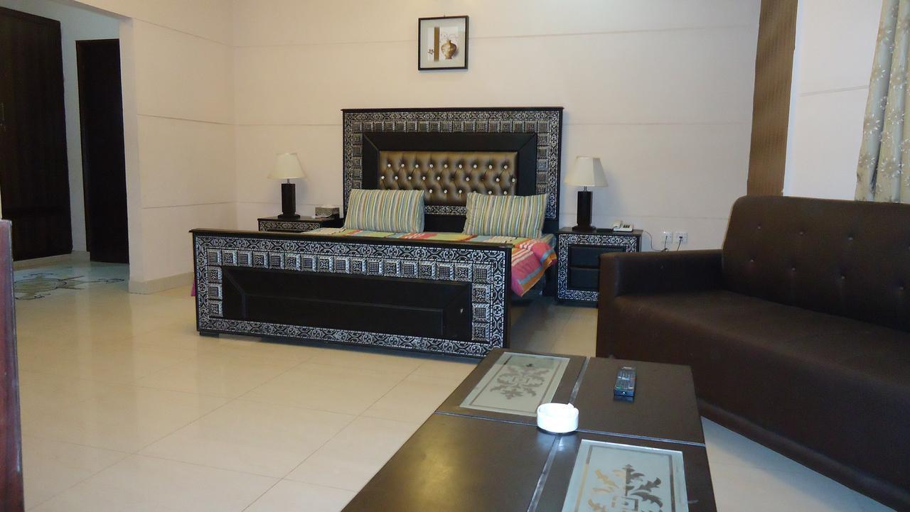 Midway Hotel & Restaurant Sadiqabad Zewnętrze zdjęcie