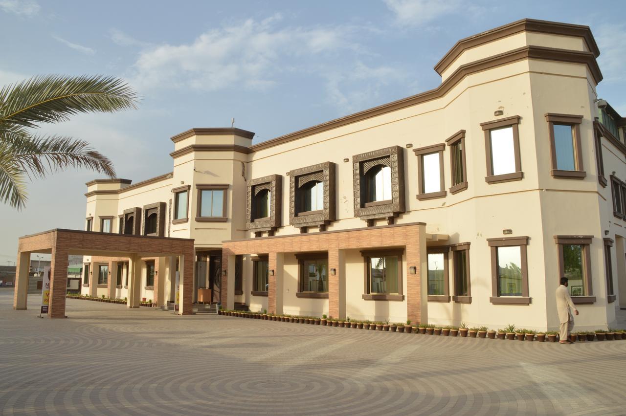 Midway Hotel & Restaurant Sadiqabad Zewnętrze zdjęcie