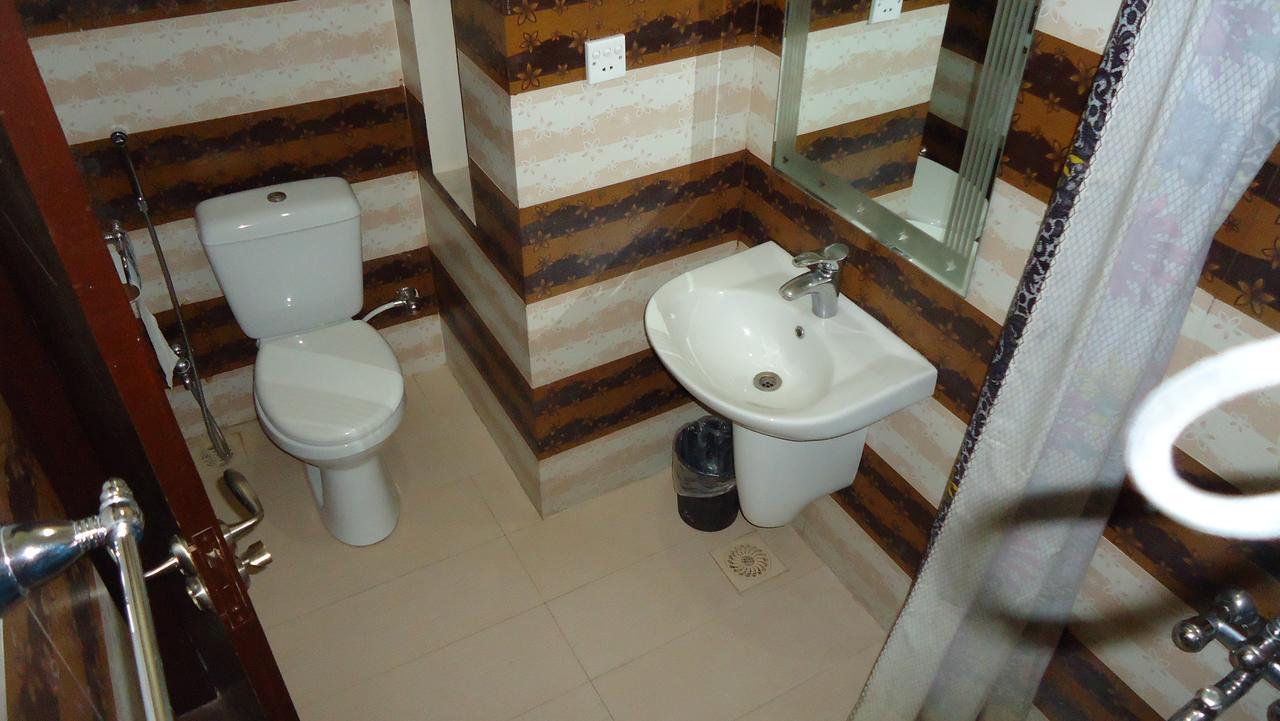 Midway Hotel & Restaurant Sadiqabad Zewnętrze zdjęcie