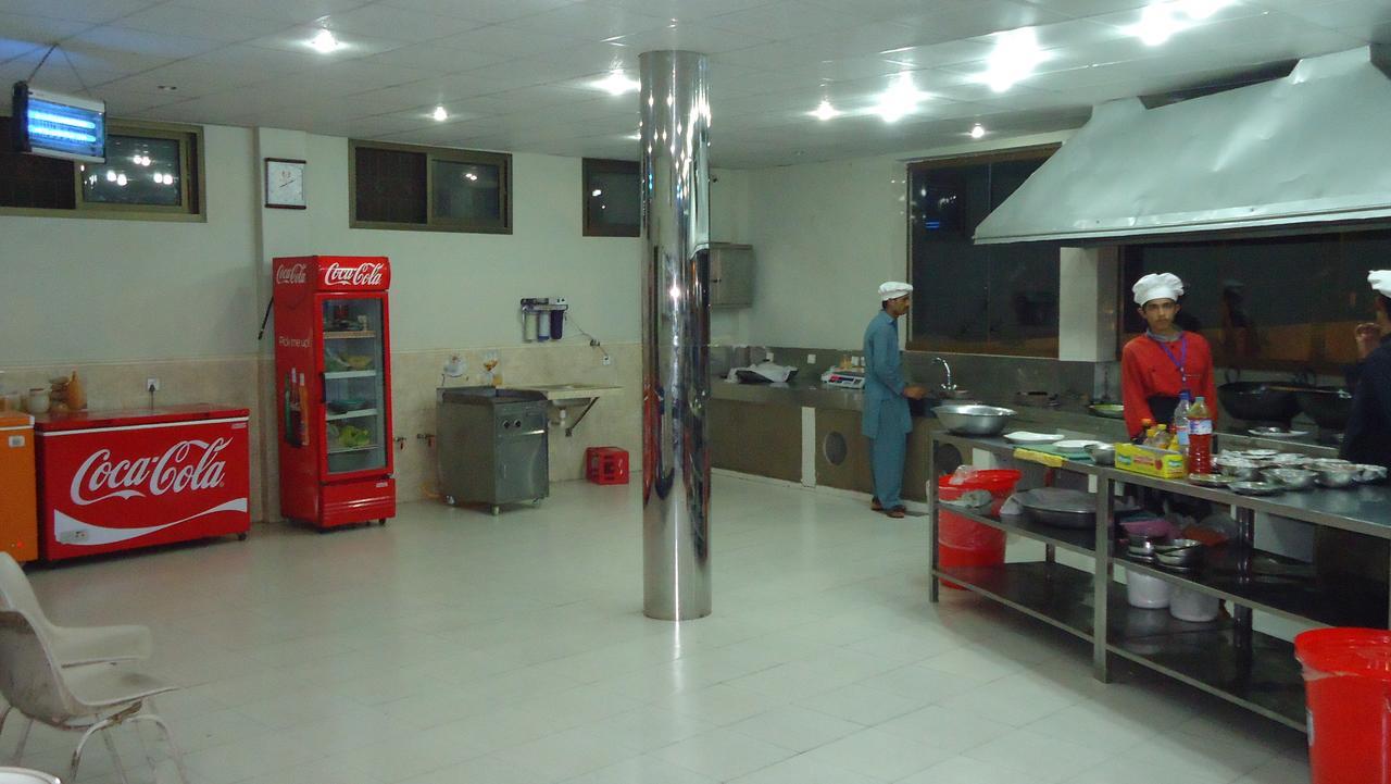 Midway Hotel & Restaurant Sadiqabad Zewnętrze zdjęcie