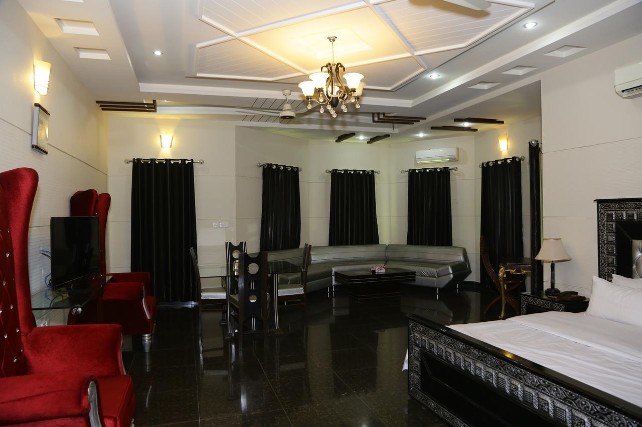 Midway Hotel & Restaurant Sadiqabad Zewnętrze zdjęcie