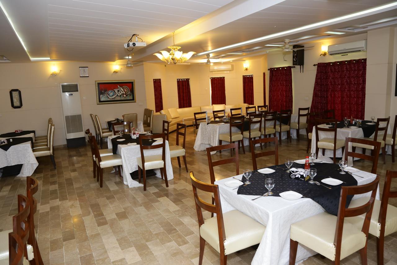 Midway Hotel & Restaurant Sadiqabad Zewnętrze zdjęcie
