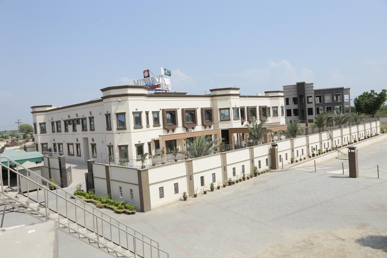 Midway Hotel & Restaurant Sadiqabad Zewnętrze zdjęcie