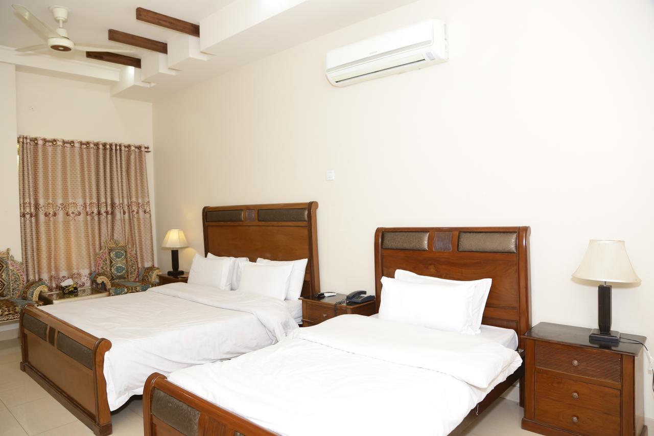 Midway Hotel & Restaurant Sadiqabad Zewnętrze zdjęcie