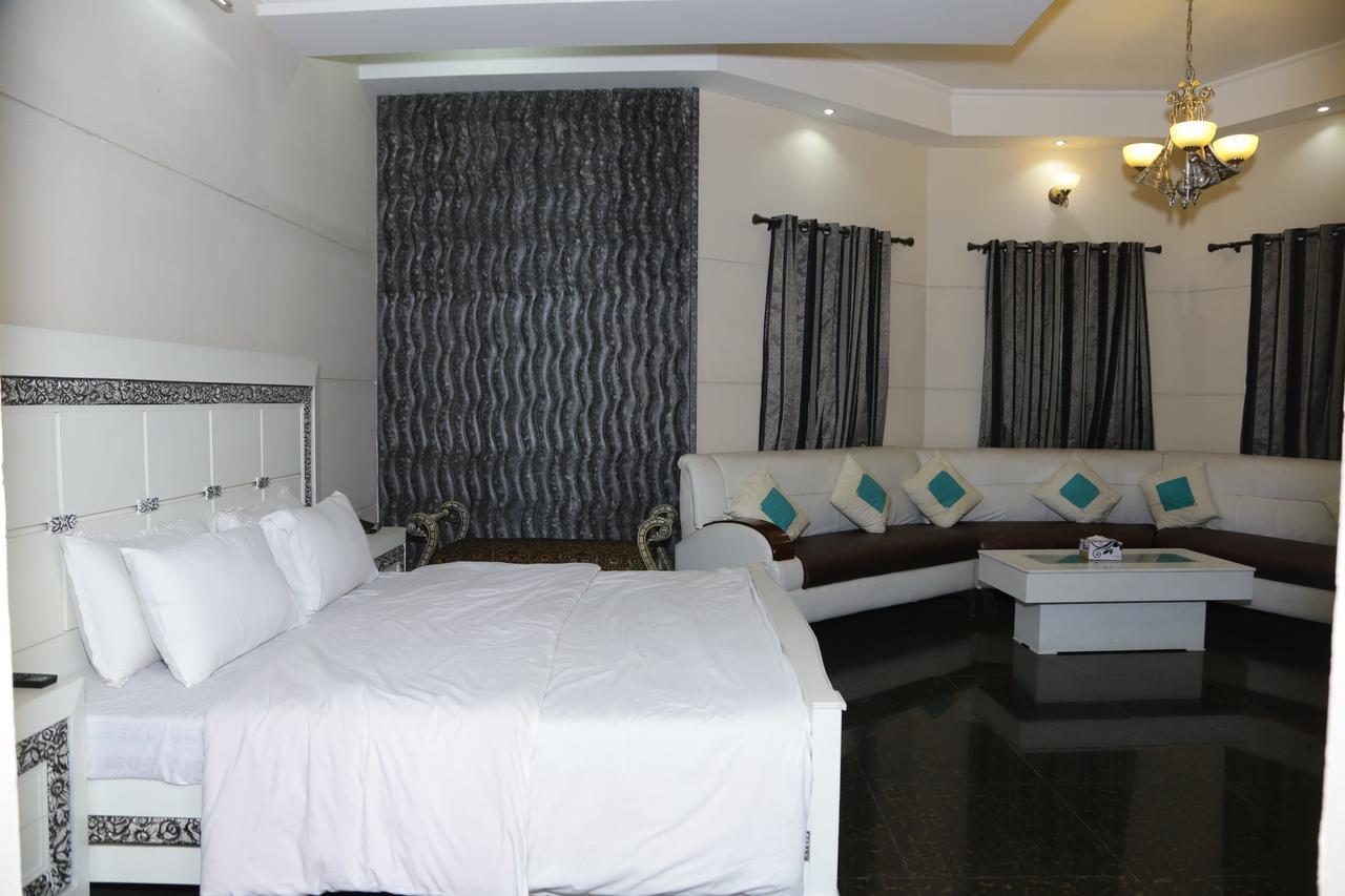 Midway Hotel & Restaurant Sadiqabad Zewnętrze zdjęcie