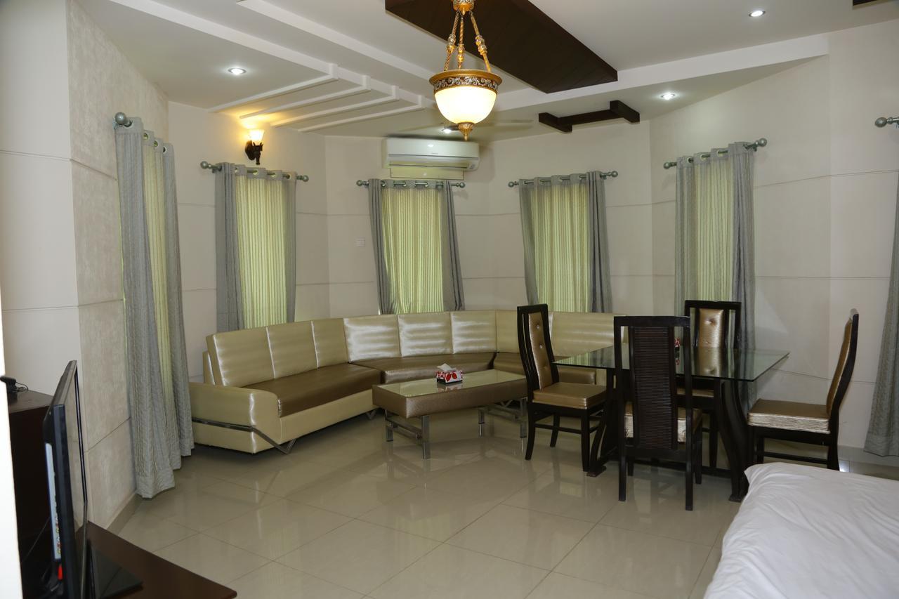 Midway Hotel & Restaurant Sadiqabad Zewnętrze zdjęcie